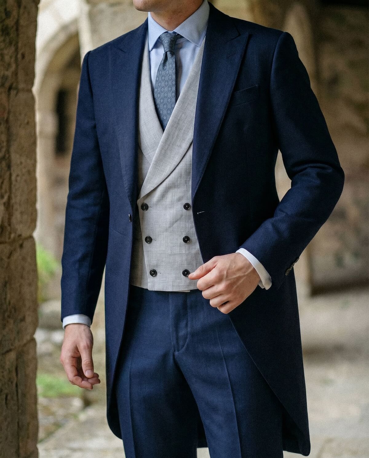 Détail jaquette gris — gilet croisé