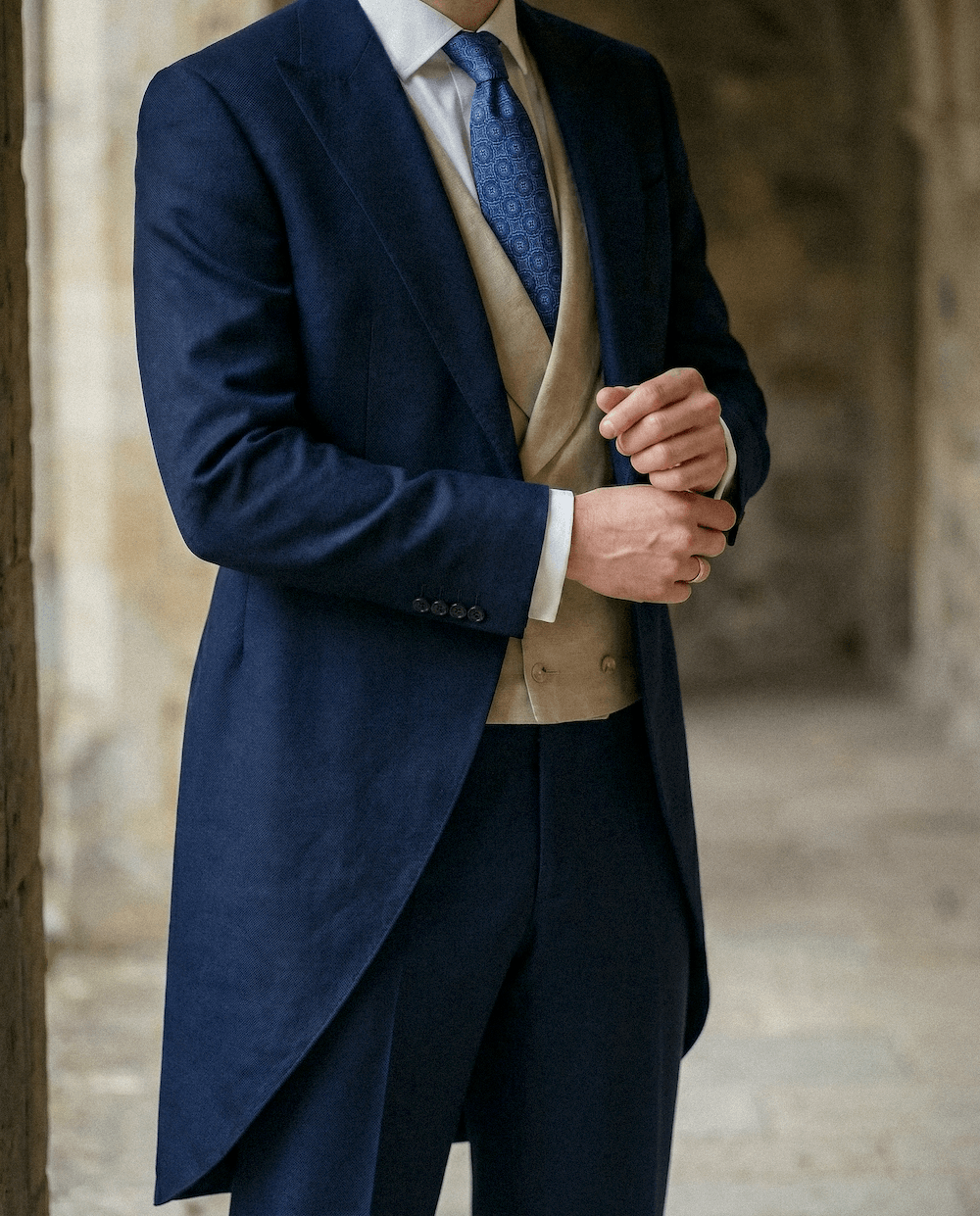 Détail jaquette beige — gilet croisé